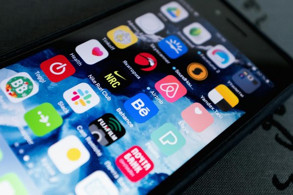 Quels critères pour choisir une clé USB cryptée pour les avocats transportant des données confidentielles?